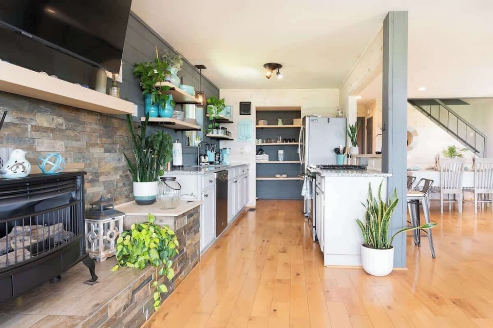 A fully stocked kitchen is available for all cooking and baking pursuits. It includes a dishwasher, a Gas 5-burner stove, an Oven, and a double-door refrigerator with an ice maker.  