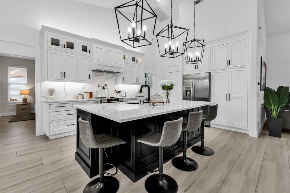 4 bar seats with open high end kitchen