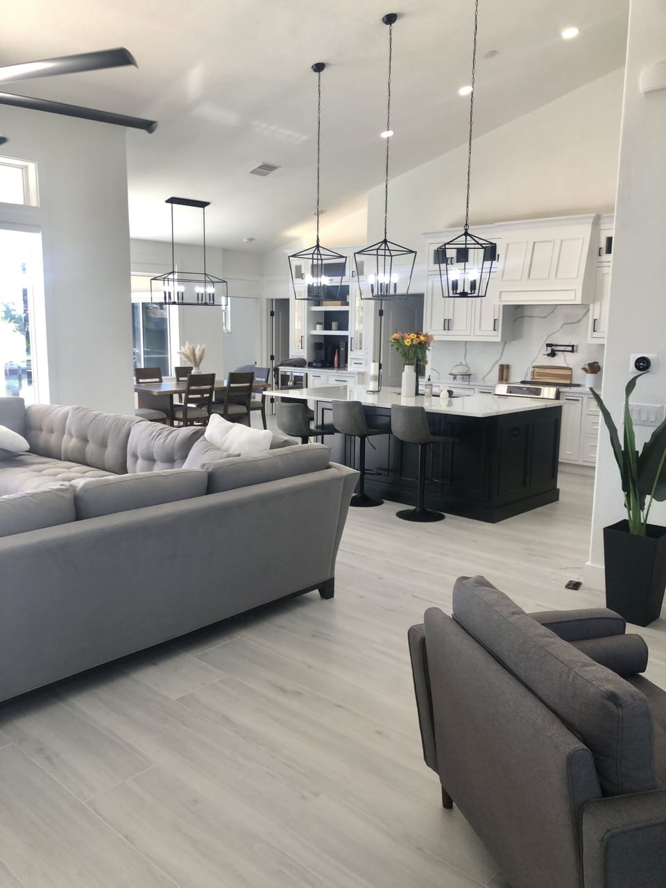 Open lay out with modern finishes throughout 