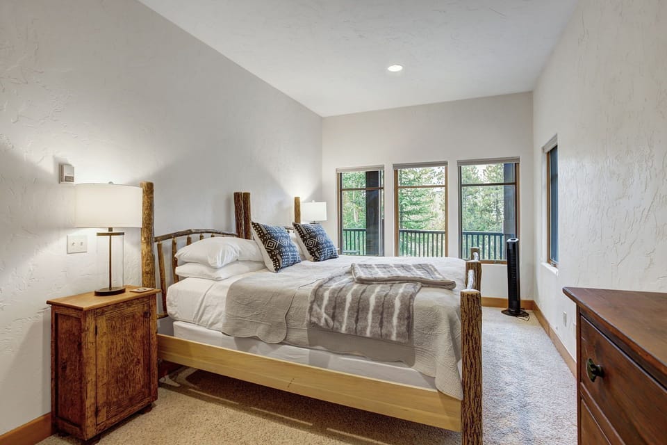 Secondary master bedroom. En-suite bath, king bed, and Egyptian cotton sheets.