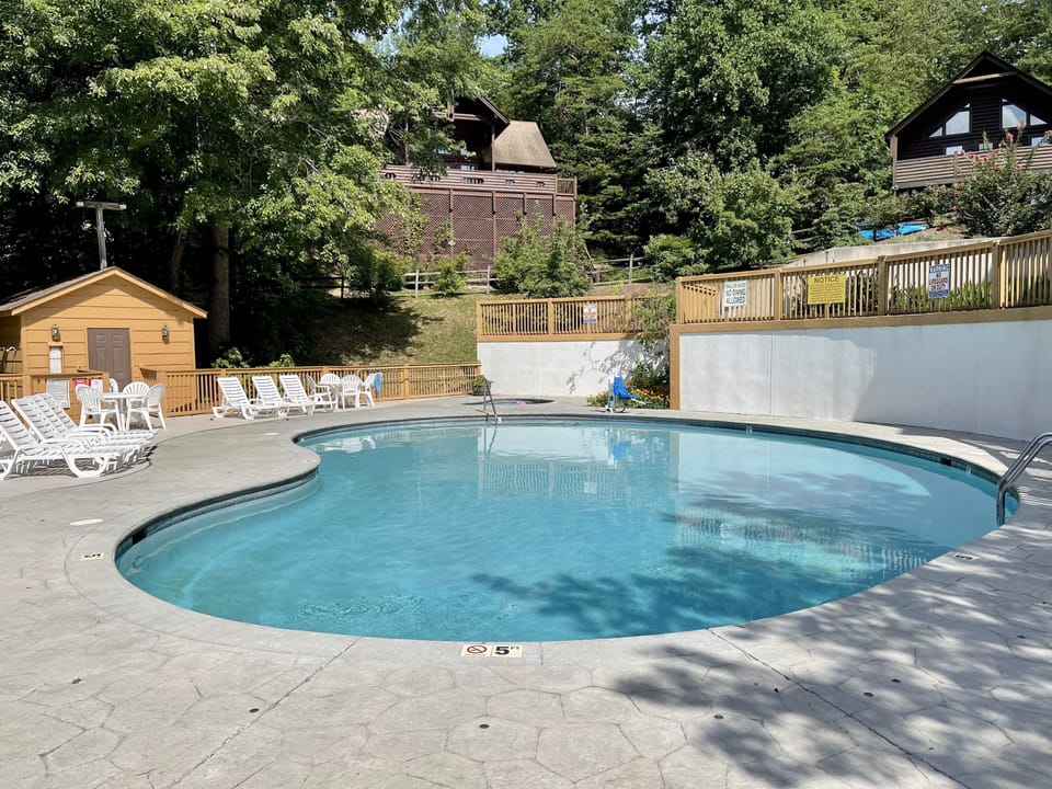 Eagles Ridge Resort pool