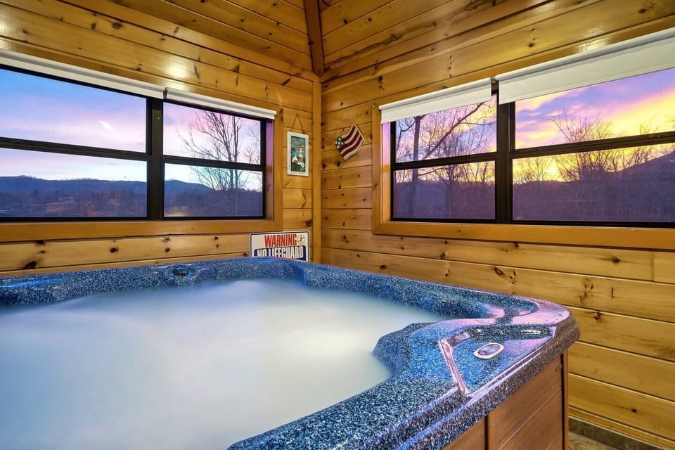 Hot Tub in four level (cupola)Amazing views, Cabin