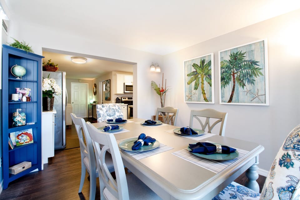 Spacious dining table to enjoy meals with the family