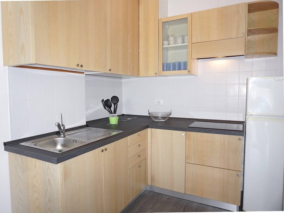 Apartment, 1 Bedroom, Balcony, Pool View | Interior