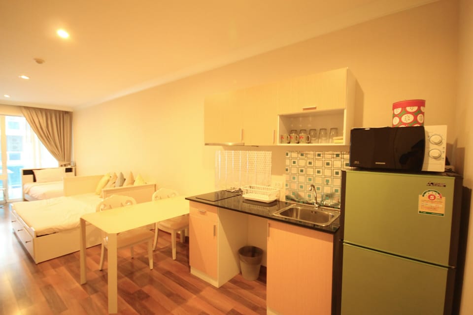 Family Condo, 2 Bedrooms, 2 Bathrooms, Pool View (D604, Bldg. D, FL 6) | Private kitchen | Fridge, microwave, stovetop, electric kettle