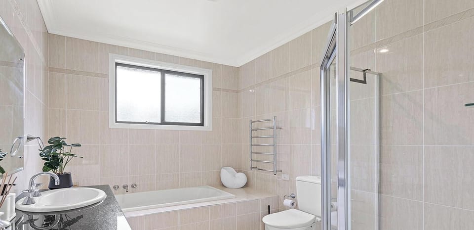 Main Bathroom Upstairs