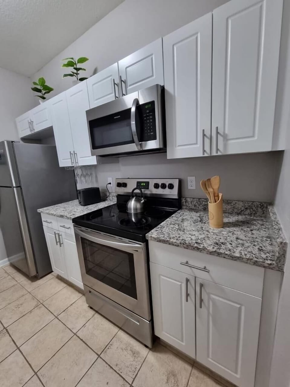 Fully equipped kitchen.