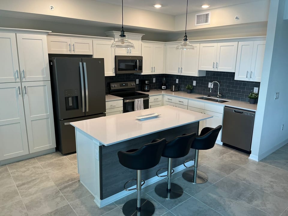 KITCHEN ISLAND 
