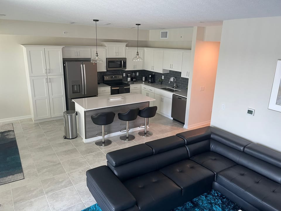OPEN PLAN KITCHEN - LIVING ROOM 