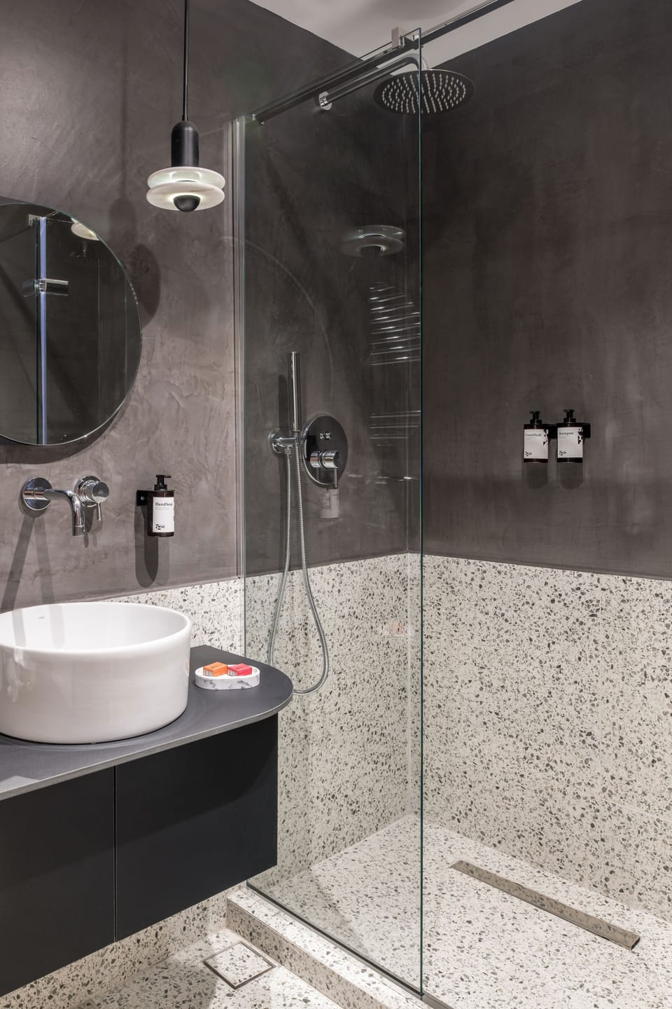 Junior Suite | Bathroom | Shower, hair dryer, towels