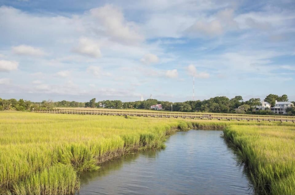 Shem Creek 10min walk!