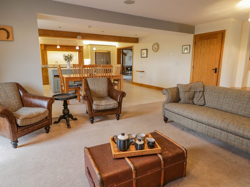Cottage | Living room | TV, fireplace