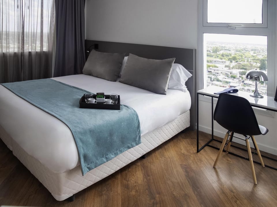 Standard Room, 1 King Bed | Premium bedding, down comforters, memory foam beds, in-room safe