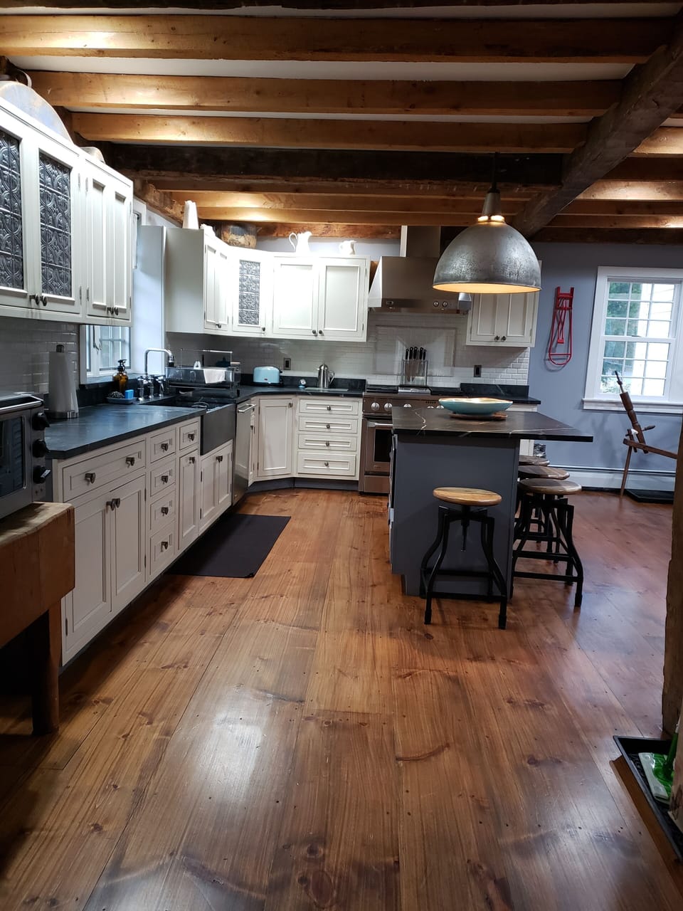 Eat in center island (soapstone top)