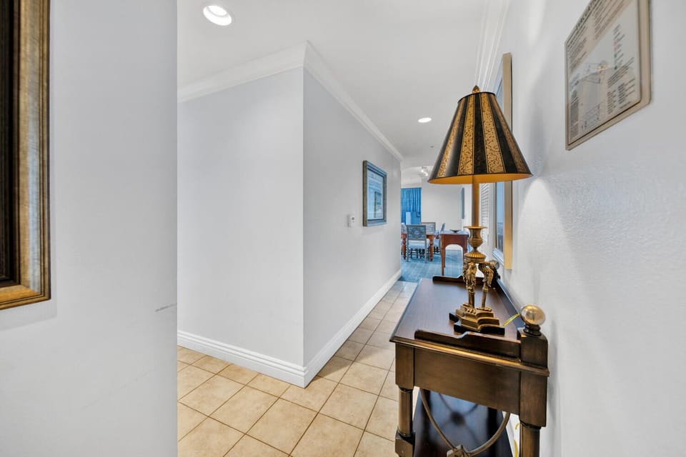 Entryway - Welcome to Emerald Grande 706!!