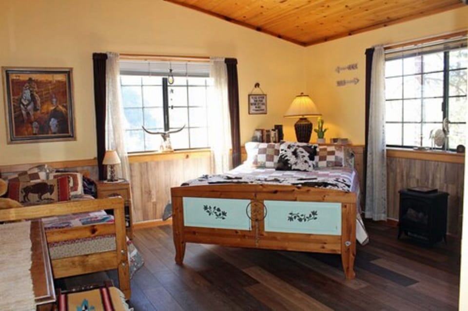 WiFi (free), individually decorated, individually furnished, bed sheets