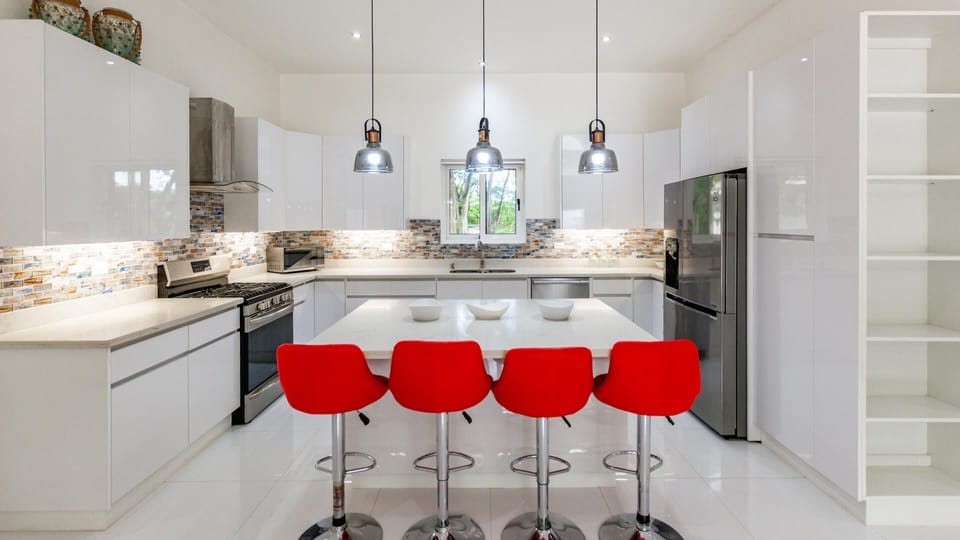 House, 4 Bedrooms | Private kitchen | Full-size fridge, microwave, stovetop, dishwasher
