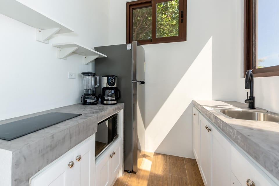 House, 6 Bedrooms, Ocean View | Private kitchen | Full-size fridge, microwave, stovetop, dishwasher