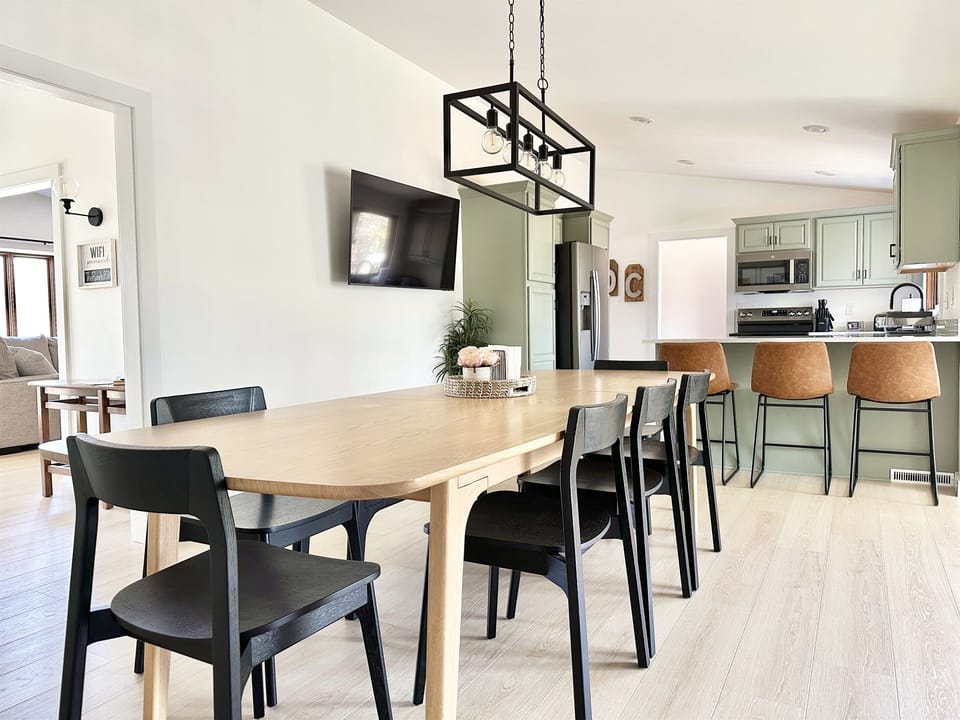 Fully equipped kitchen and dining area — brings home-cooked meals to your Door County vacation.