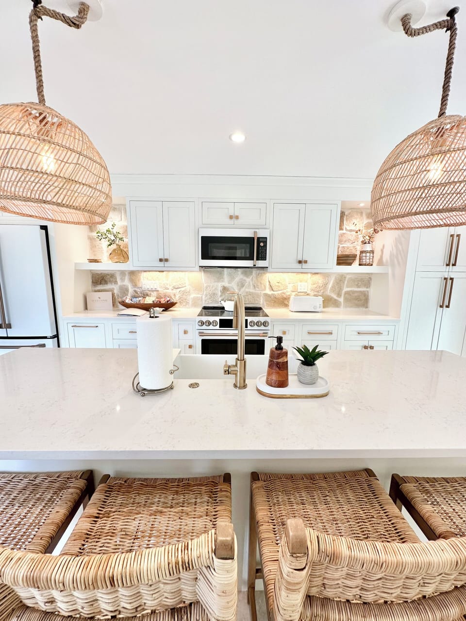Custom stone backsplash, electric oven, farmhouse sink, island for 6