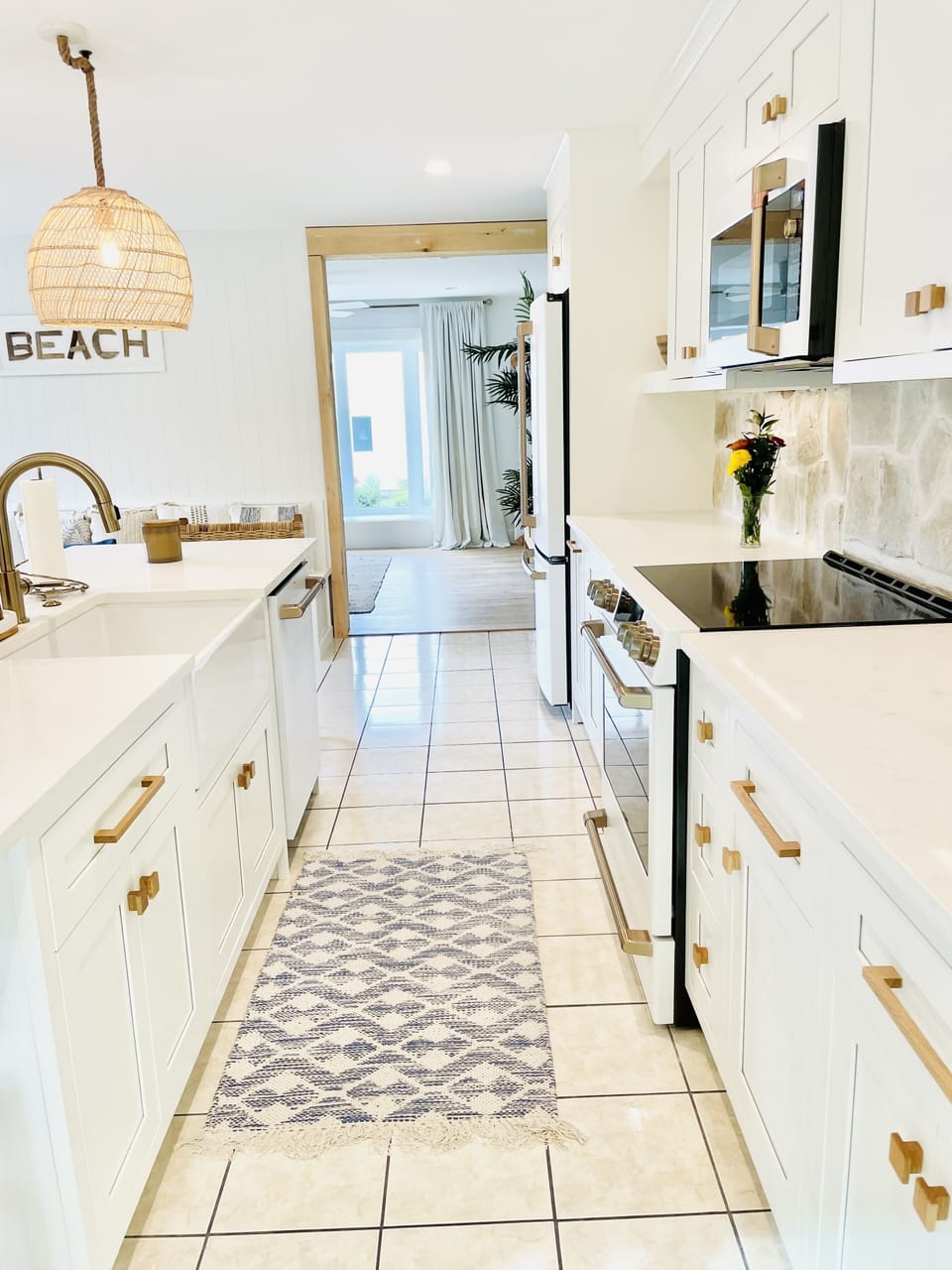 Kitchen is supplied with all the essentials! 