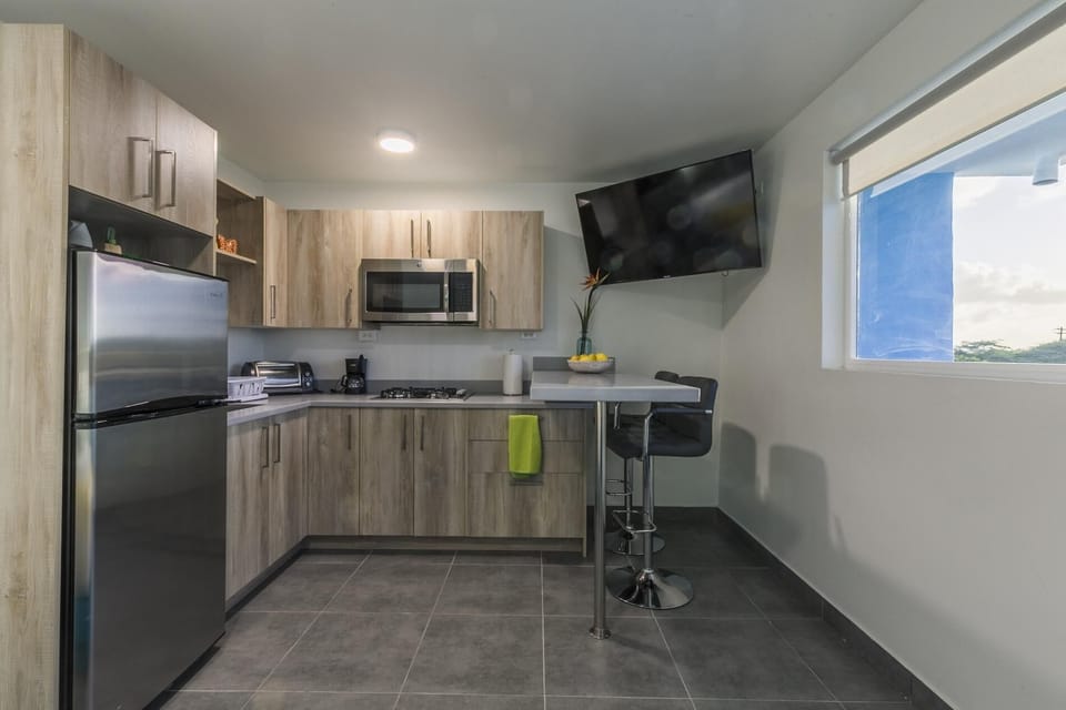 Equipped Kitchen/Kitchen Bar