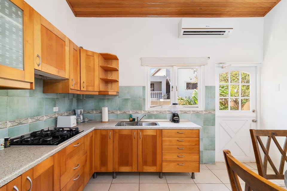 Tres Trapi Suite @ Arashi Beach w/ Pool & Deck (23857)