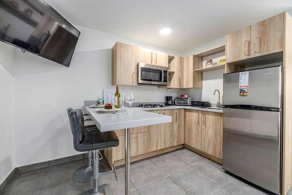 Equipped Kitchen/Kitchen Bar