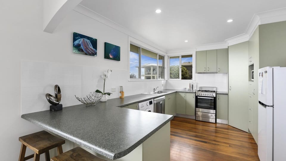 Fully fitted kitchen