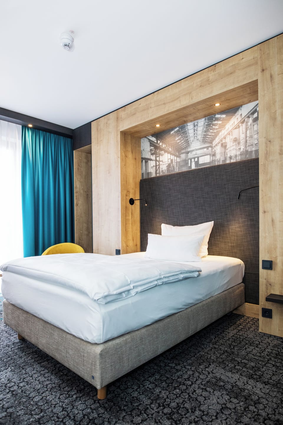 Single Room | Premium bedding, in-room safe, desk, laptop workspace
