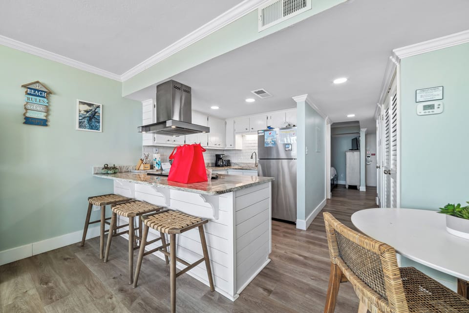 Breakfast bar and kitchen