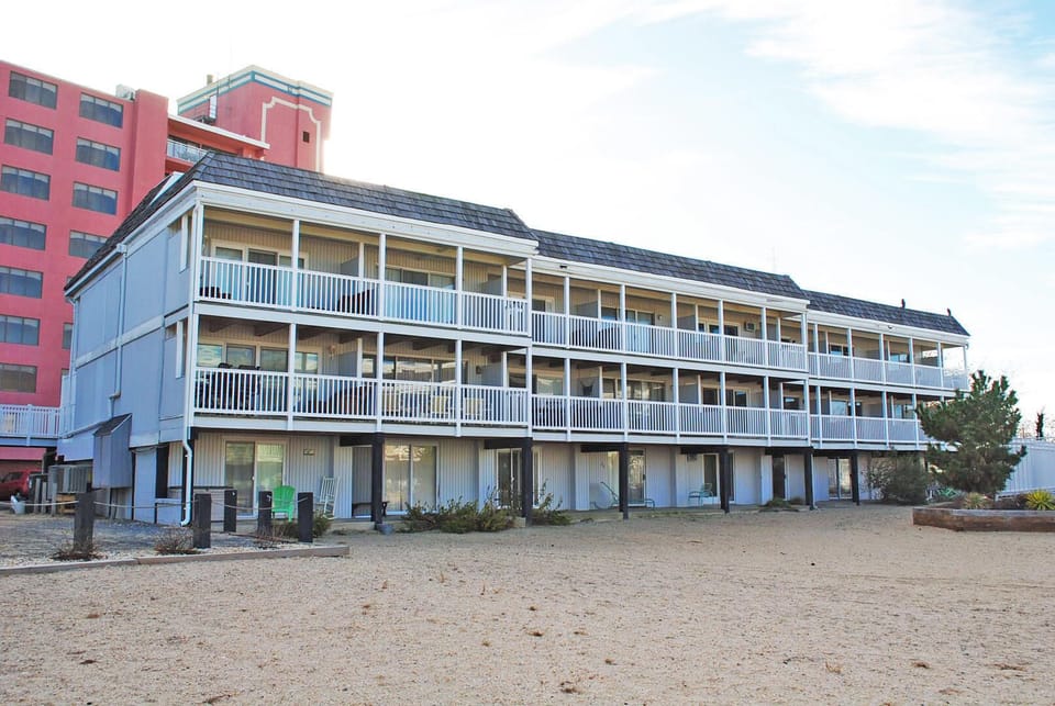 BEACHWALK 24 BUILDING