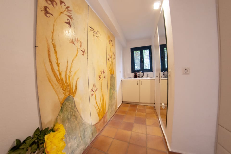 Studio Suite | Private kitchenette | Fridge, microwave, stovetop, espresso maker