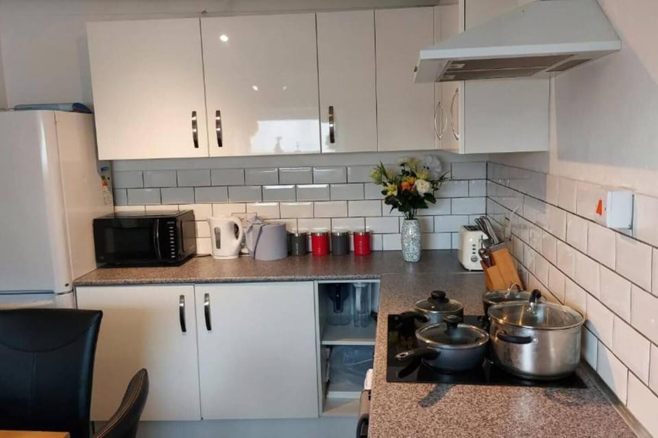 House | Private kitchen | Fridge, microwave, oven, stovetop