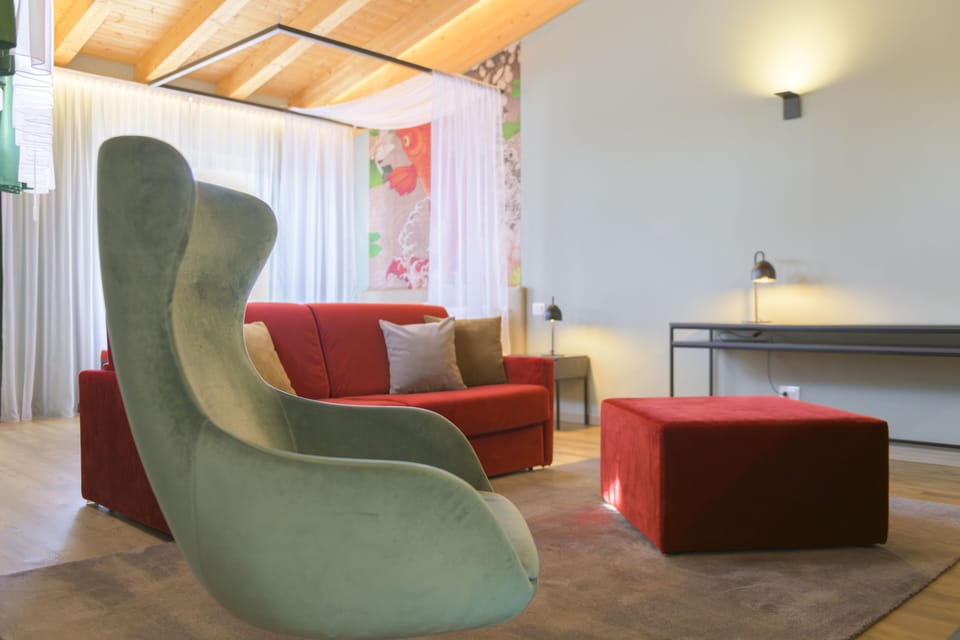Junior Room | In-room safe, desk, soundproofing