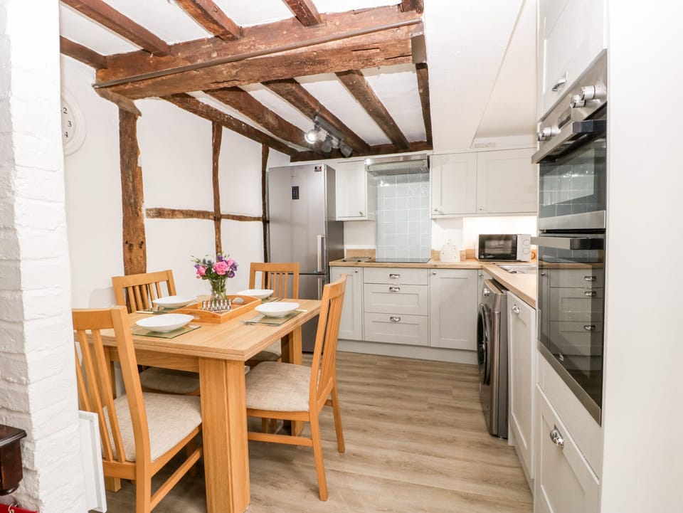 Cottage | Private kitchen | Fridge, microwave, dishwasher, toaster