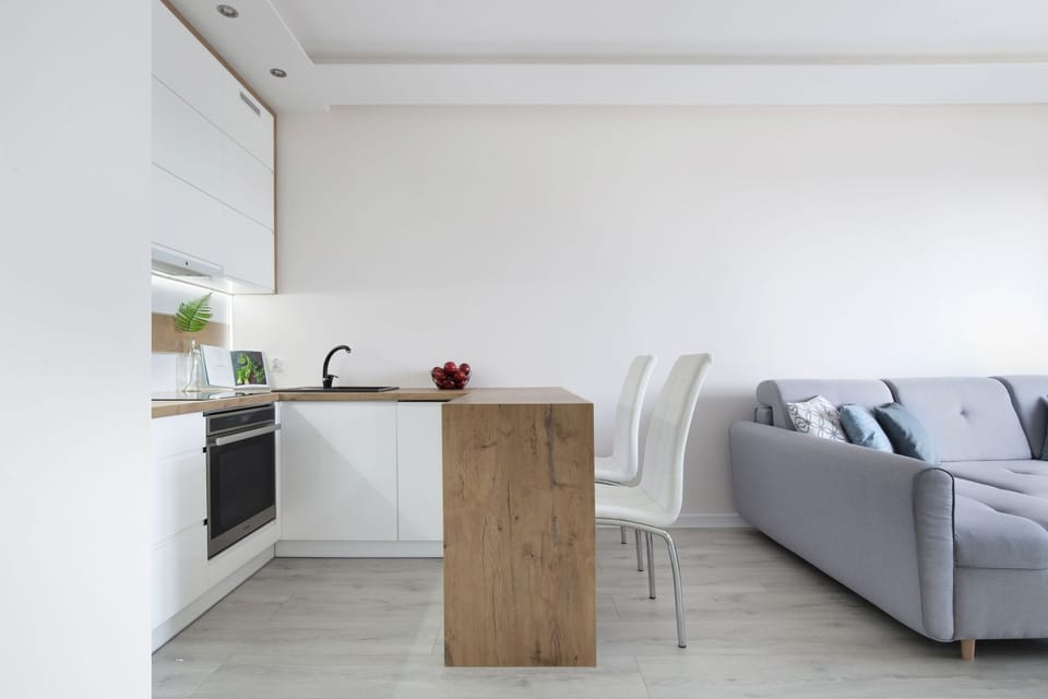 Deluxe Apartment | Living area | 40-inch flat-screen TV with digital channels, TV