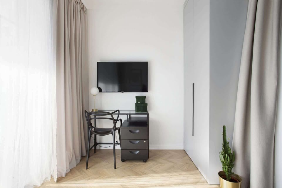 40-inch flat-screen TV with digital channels, TV