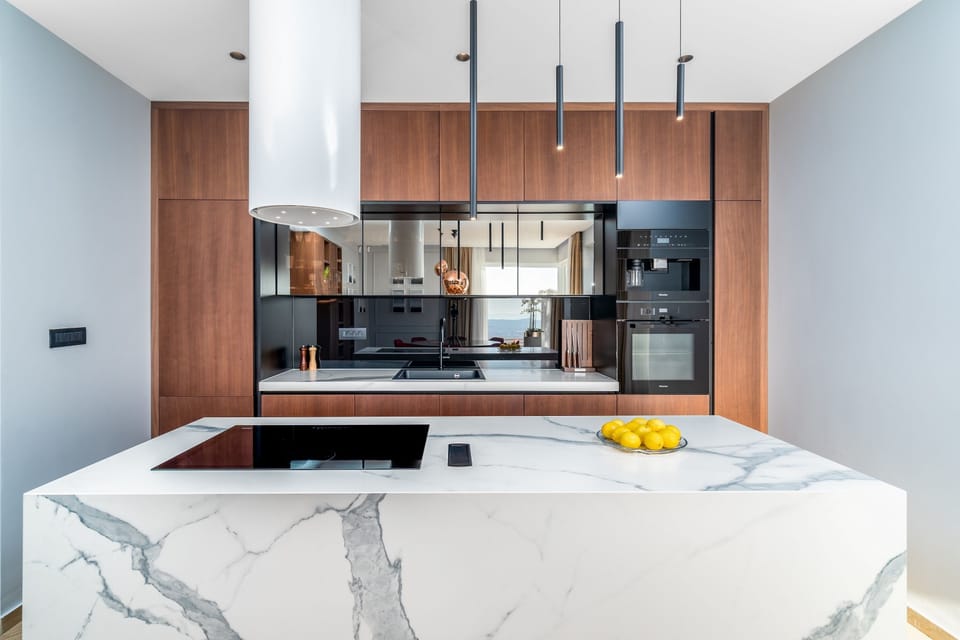 An equipped kitchen with all amenities that guest needs for a comfortable stay.
