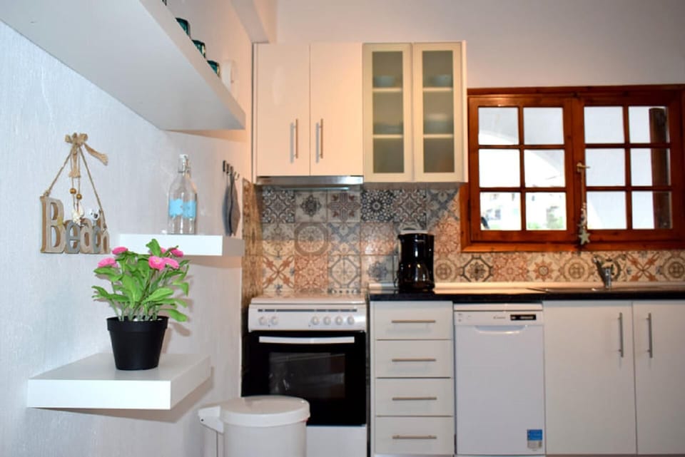 Apartment | Private kitchen | Fridge, microwave, oven, stovetop