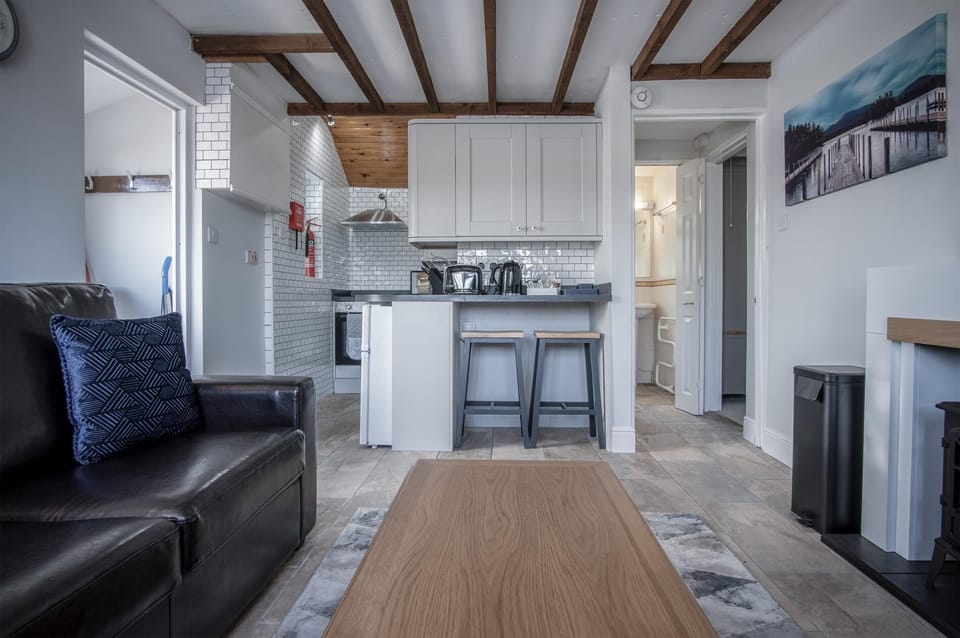 Honeysuckle Cottage - 1 Bedroom Cottage - Amroth (11373)
