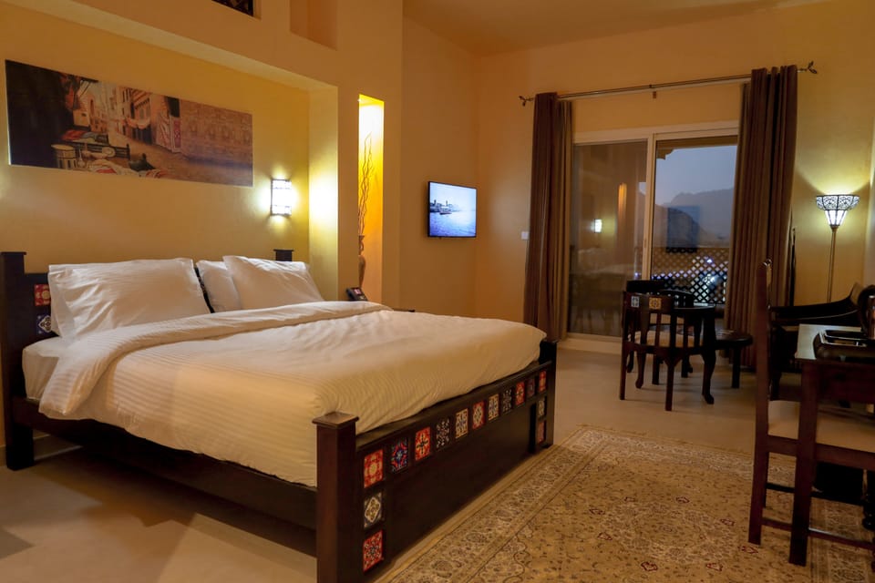 In-room safe, laptop workspace, blackout drapes, WiFi (free)