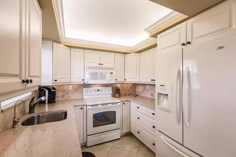 Fully furnished kitchen 