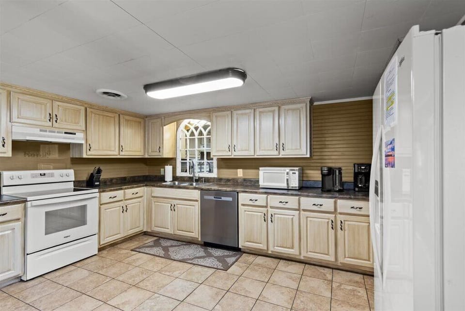 Appliances: Electric mixer, crockpots, waffle maker, toaster &  Instapot