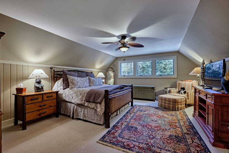 Guest bedroom (Upstairs)