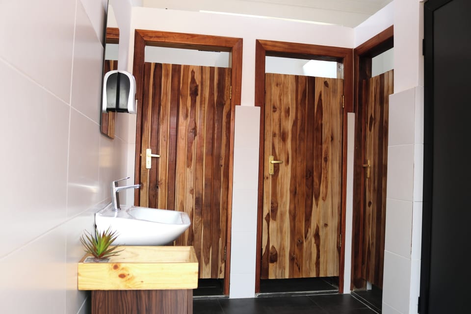 Couples treatment rooms, body treatments, hot stone massages