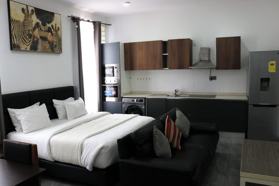 Premier Studio | Laptop workspace, iron/ironing board, WiFi (free), bed sheets