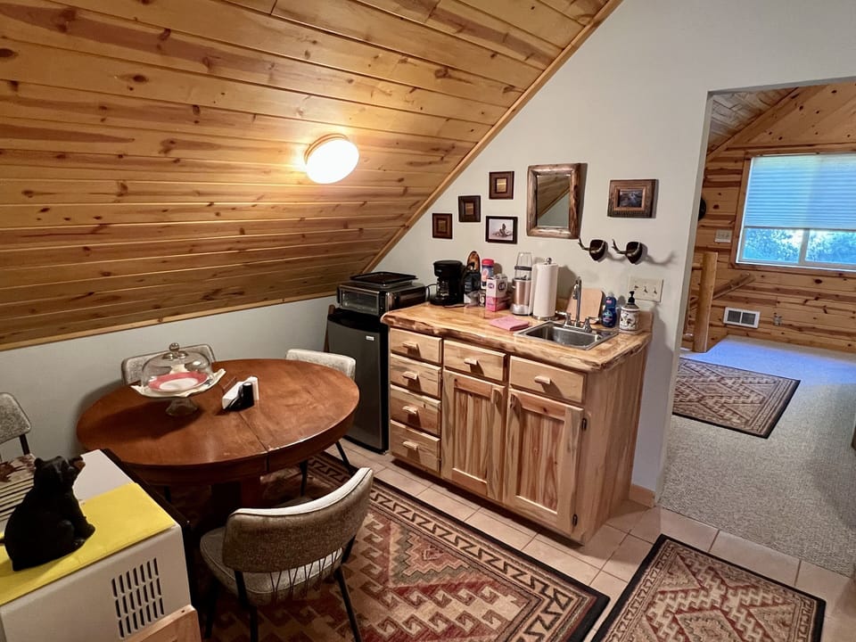 We provide as many amenities as possible for our kitchenette. 