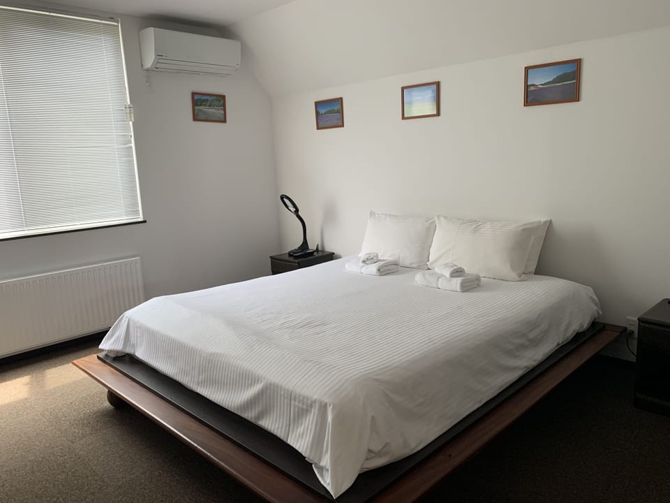 House | 2 bedrooms, iron/ironing board, cribs/infant beds, free WiFi