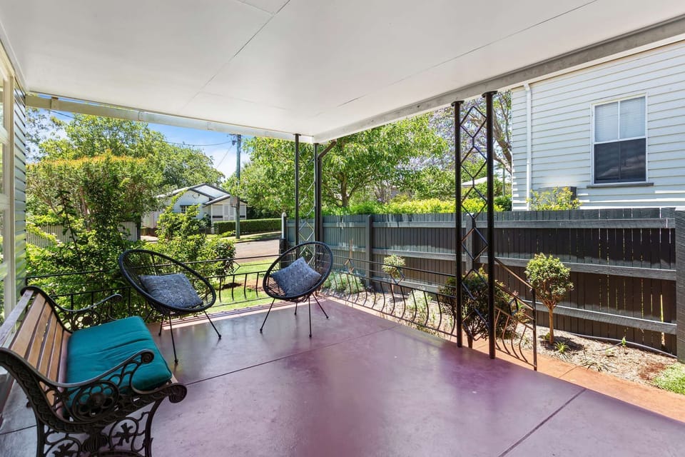 Artist Cottage
18 Dunmore St.
East Toowoomba